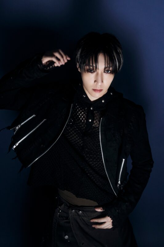 LAY EXO REVERXE Crown Photo 1