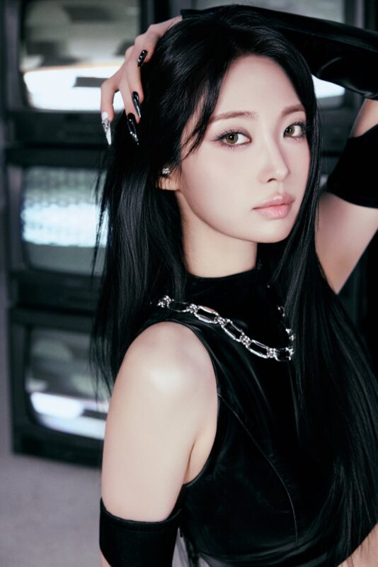 SIHYEON EVERGLOW CODE Photo