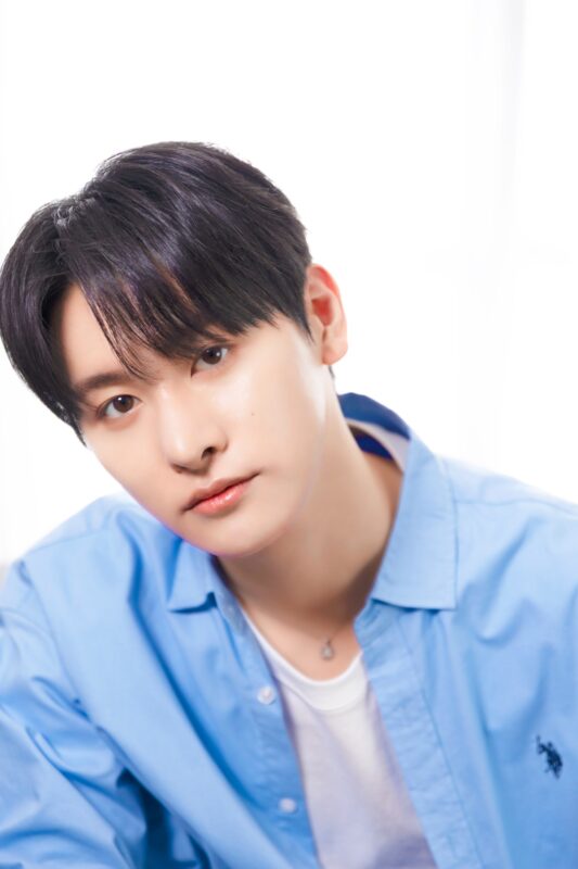 EUNIL TRENDZ まだあと0cm Concept Photo