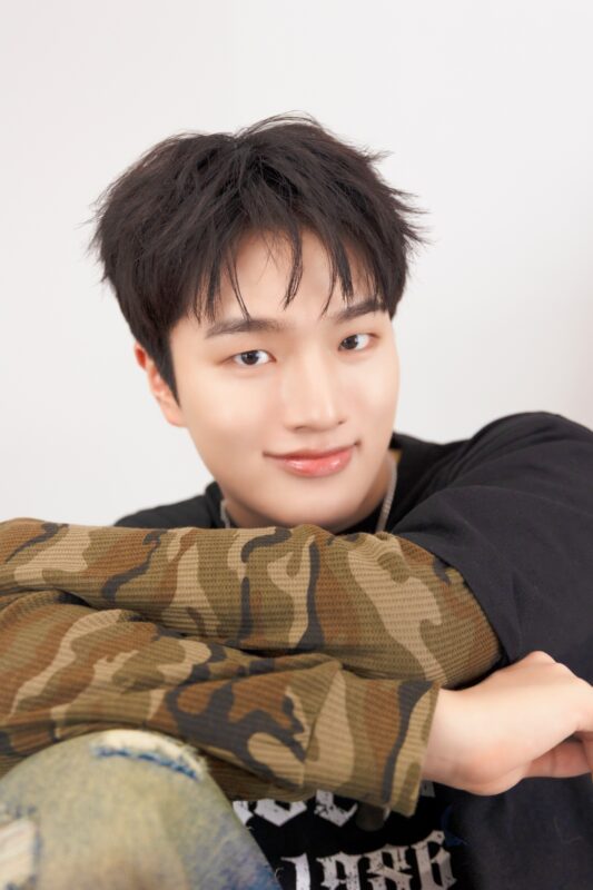 YECHAN TRENDZ まだあと0cm Concept Photo