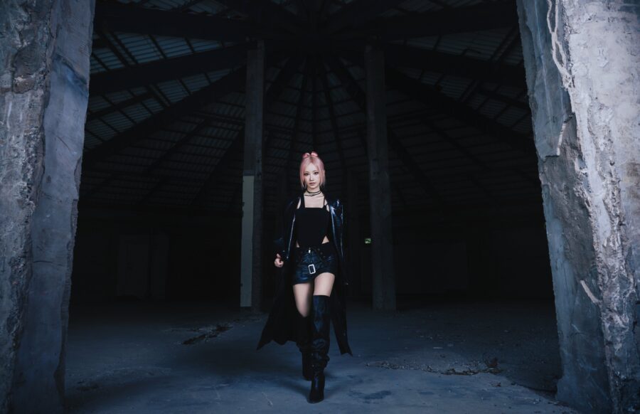 Magenta QWER SHOW DOWN Concept Photo