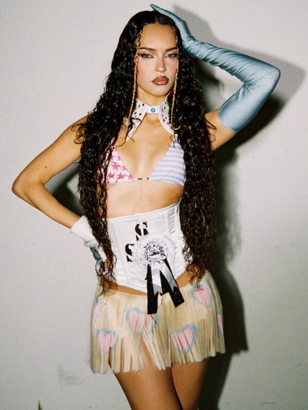 DANIELA KATSEYE PINKY UP Photo 3