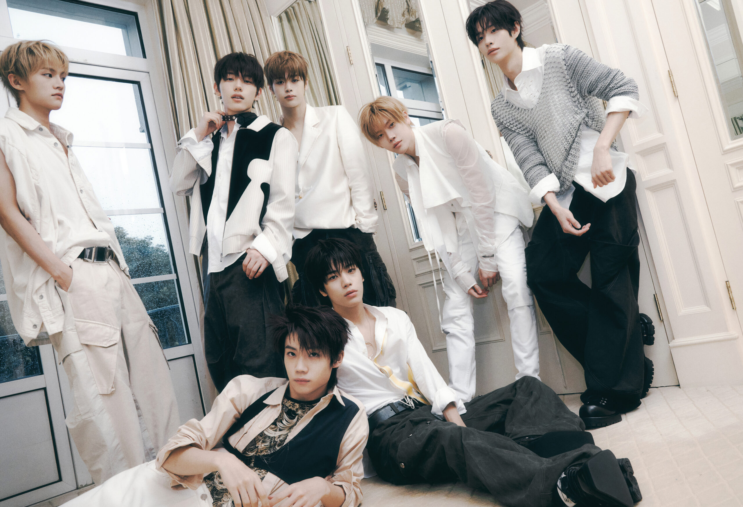 K-POP Boy Group CLOSE YOUR EYES