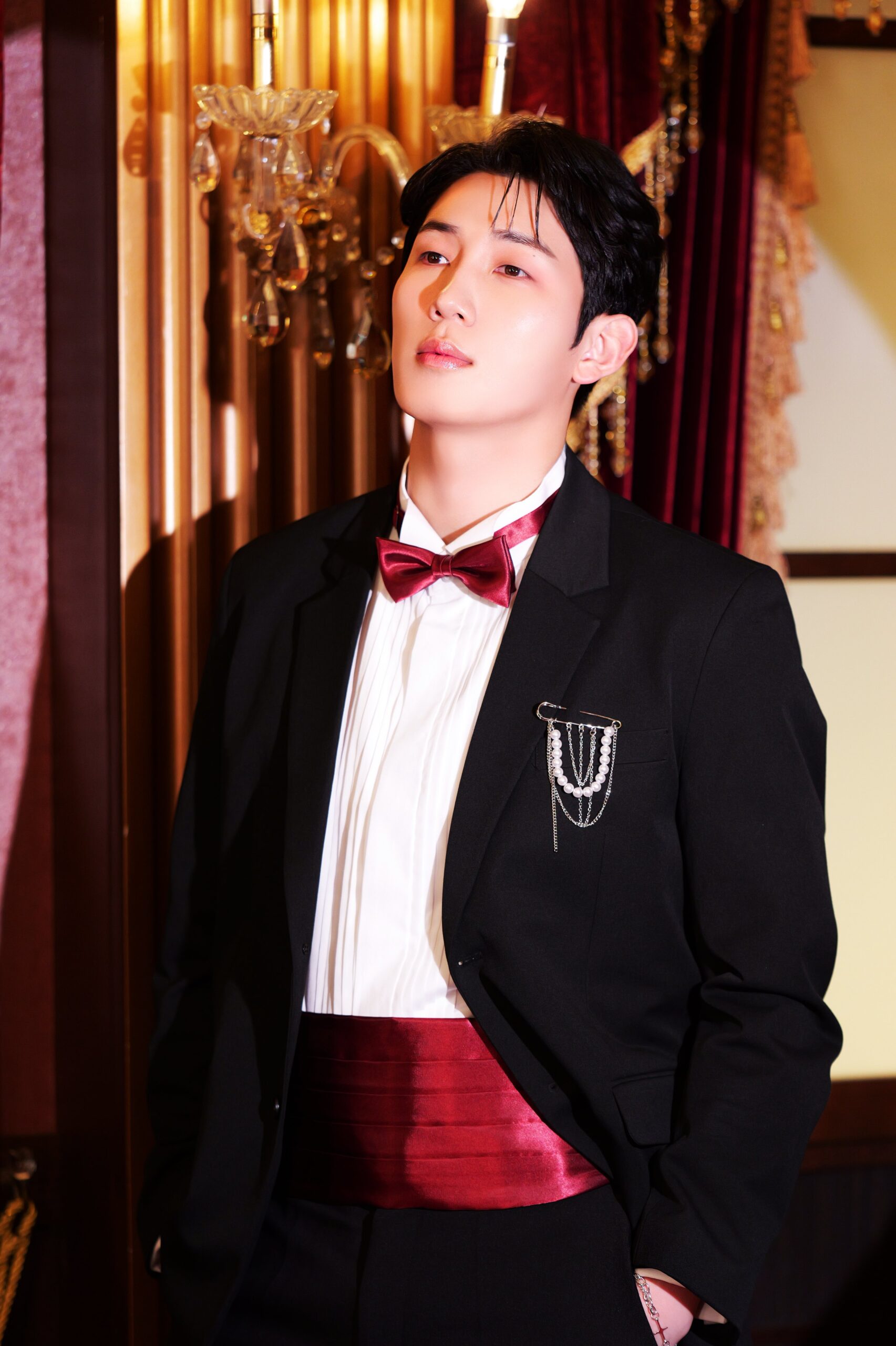 NEW WORLD member Sungho