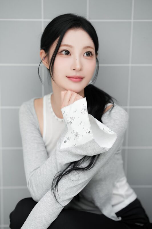 YEJU ICHILLIN' J Look At Me! Concept Photo 2